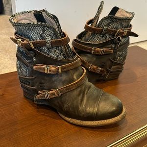Freebird Boots-Crue Size 7 Distressed graphite gray with green snake skin